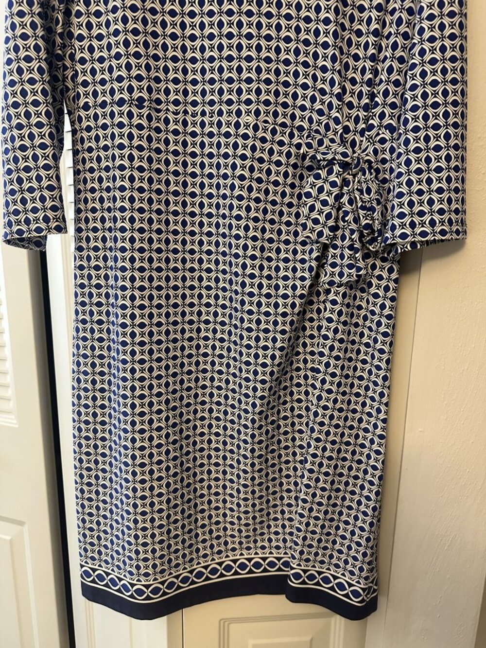 Dresses - Picture 2 of 4